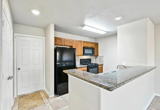 Building Photo - 12055 Clifton Oaks Dr