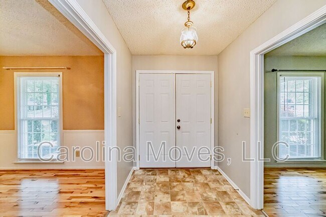 Foto del edificio - 125 Fieldstone Rd