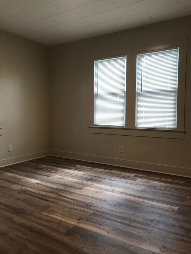 Foto del edificio - 2 bedroom 1 bath home for lease