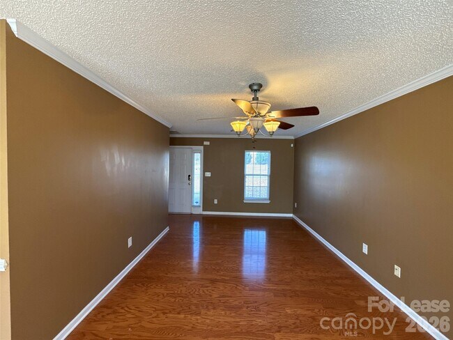 Foto del edificio - 7304 Ravanna Dr