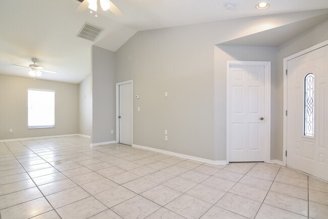 Building Photo - 5611 Tanagergrove Way