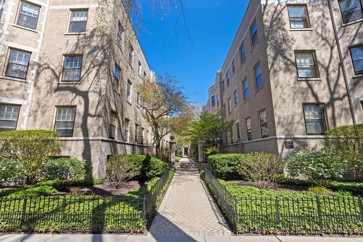 Primary Photo - 817 Judson Ave