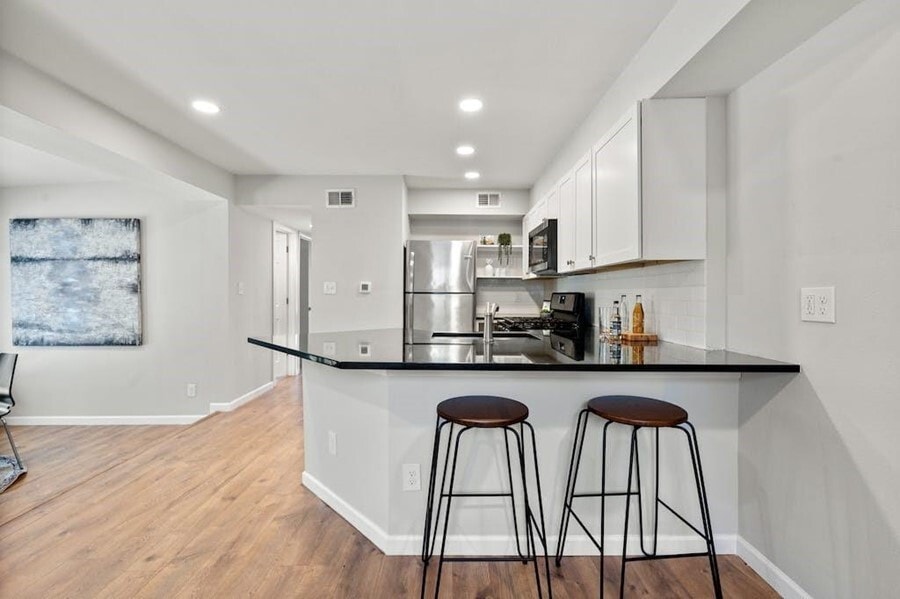 Building Photo - 3/2 Ready For New Tenant!