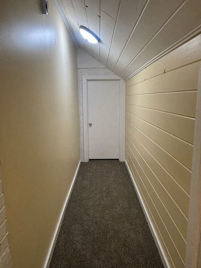 Foto del edificio - 2500 N Logan Ave