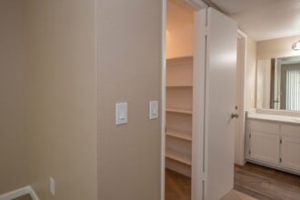 Closet - Huntcliffe Apartments