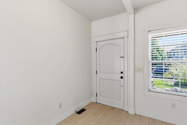 Foto del edificio - Fantastic 3-bed, 2.5 bath single level home near Downtown Star