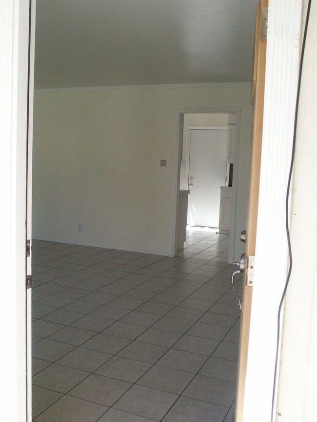 Building Photo - 420-422 Wessex Way, Belmont CA 94002