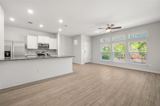 Foto del edificio - 800 Riverway Ln