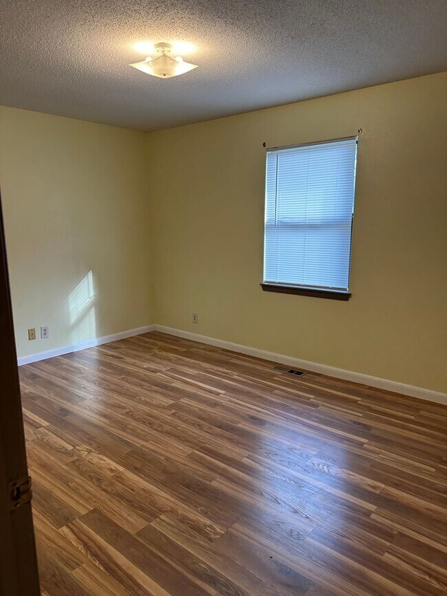 Foto del edificio - 3 bedroom 1.5 bathroom home in the heart o...