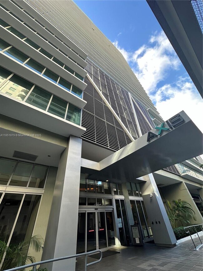 Building Photo - 1111 SW 1st Ave