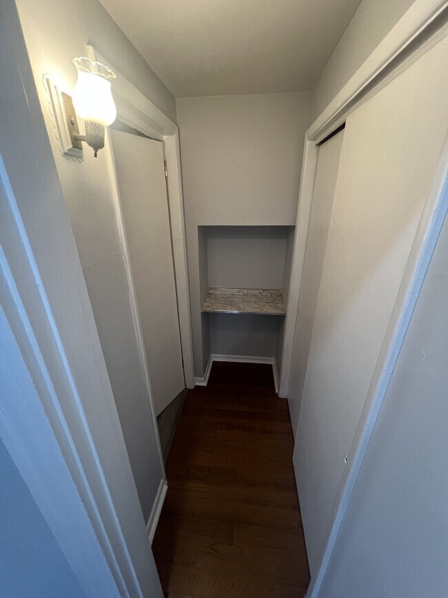 Pasillo de la sala de estar - 1145 Park Ave