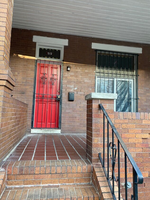 Front of Building - 513 N Ellwood Ave