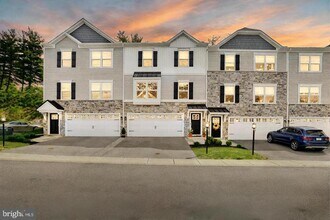 Building Photo - 15 Woods Dr