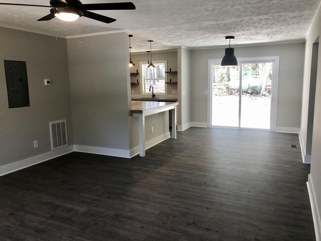Foto del edificio - 503 Longleaf Rd
