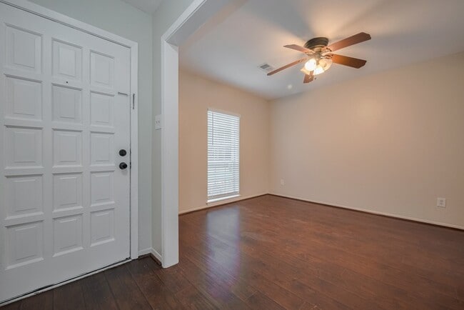 Building Photo - 8119 La Roche Ln