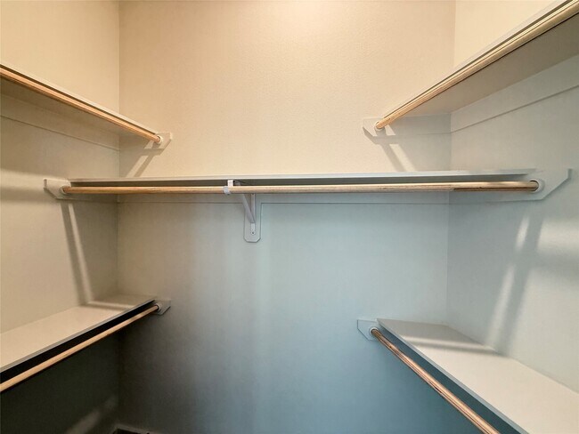 Foto del edificio - 641 W Crosstimbers St