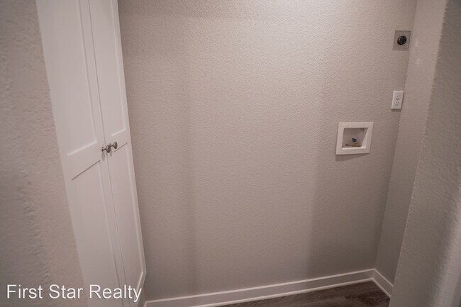 Foto del edificio - 2 br, 2 bath House - 702 N Littleleaf Terrace