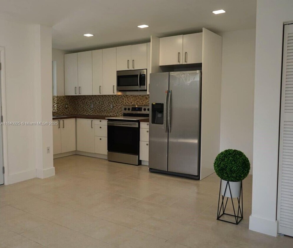Foto principal - 1456 NE 147th St