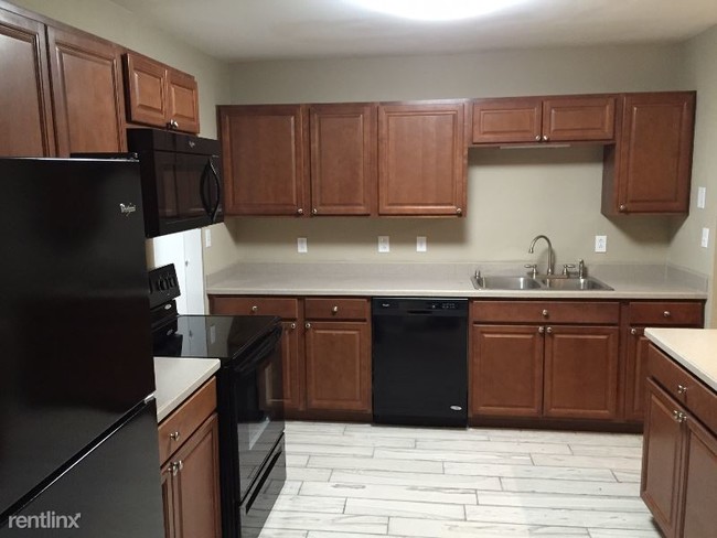 Building Photo - 131 Towne Square Dr
