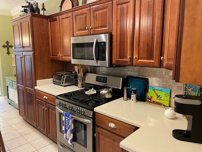 Foto del edificio - 655 Belmonte Dr