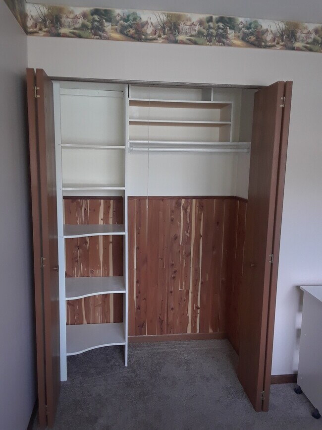 Closet - 1071 Greenwood Cir