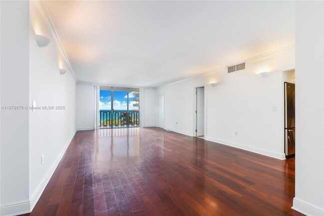 Foto del edificio - 9801 Collins Ave