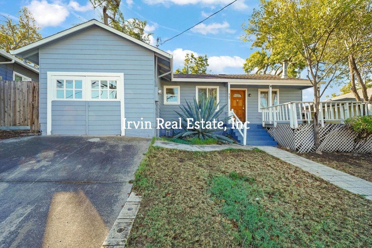 Primary Photo - A charming 2-bedroom, 1-bathroom home with...