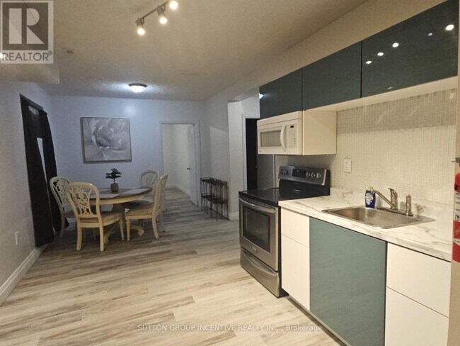 Photo du bâtiment - 65-2025 Big Bay Point Rd