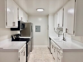 Building Photo - 14925 Sherman Way