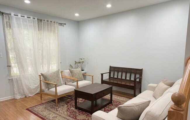 Foto del edificio - 2564 Waterbury Ln