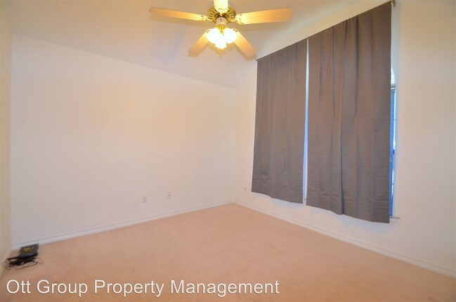 Building Photo - 2892 Retama Dr