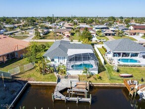 Building Photo - 908 SE 35th Terrace