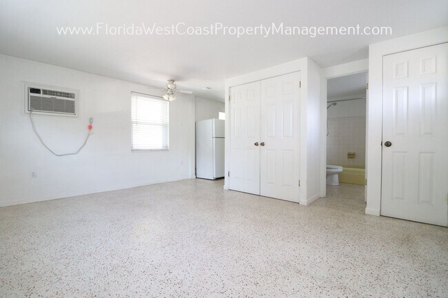 Foto del edificio - STUDIO /EFFICIENCY -UNIT AVAILABLE! STICKN...