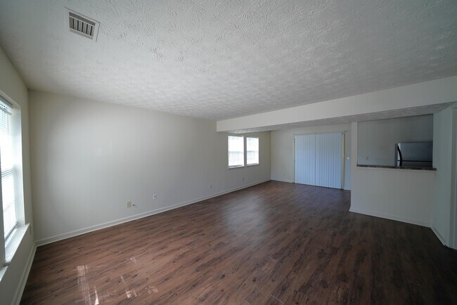 Building Photo - 8619 Baldwin Pkwy
