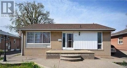 Building Photo - 115 McMurchy Ave S