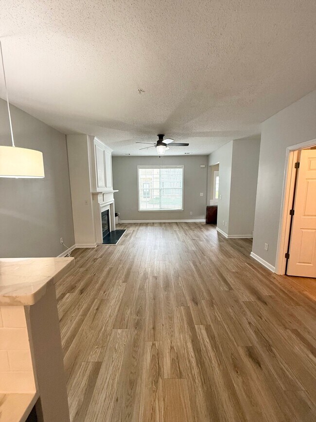 Building Photo - 209 Riverstone Commons Cir