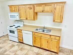 Building Photo - 145 E Center St