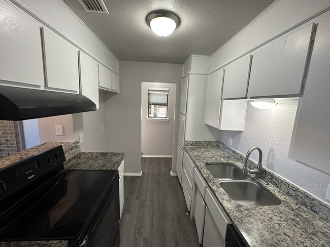 Building Photo - Vega Dr 4-Plex