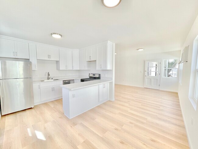Building Photo - 2022 W 35th St