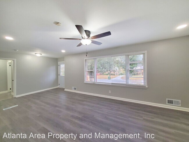 Foto del edificio - 3 br, 2.5 bath House - 264 Silver Springs Cir
