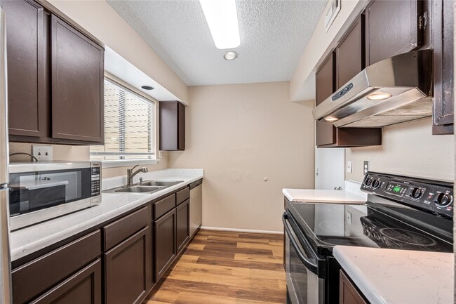 Building Photo - 6701 Sands Point Dr