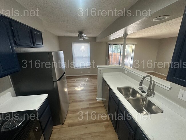 Building Photo - $925- 2 bedroom 1 bath - Apartment located in Riverside