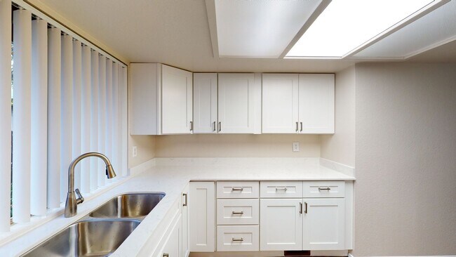 Building Photo - 1520 E Main St