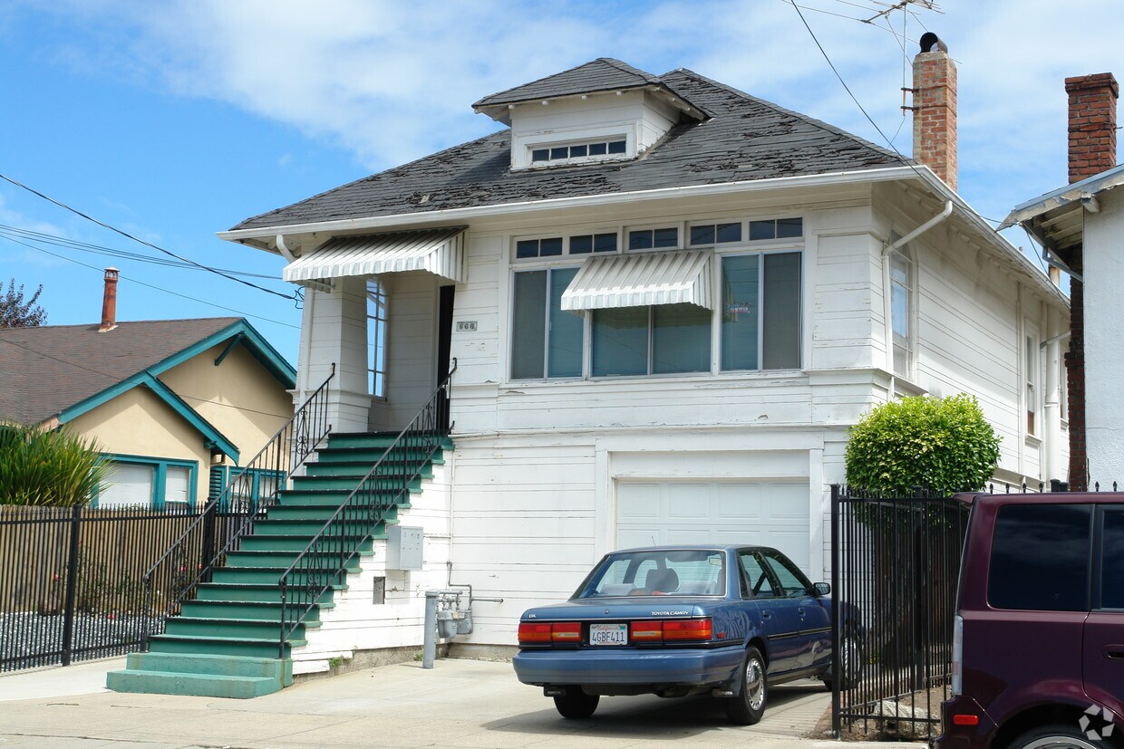 Building Photo - 866 46th St