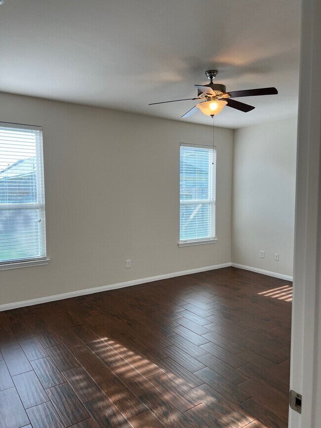 Building Photo - 1238 S Maple Dr