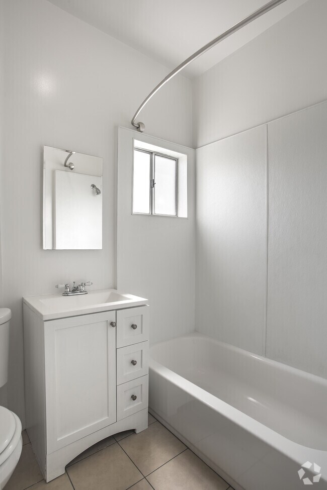 0HAB, 1BA - 400 ft² n.º 206 - 5171 Marathon St.
