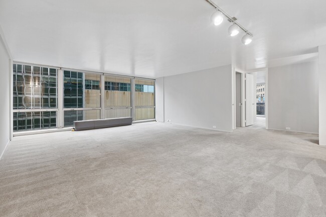 Building Photo - 340 W Diversey Pkwy