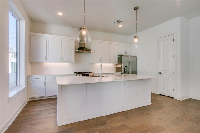 Foto del edificio - 112 E Oscar Dr