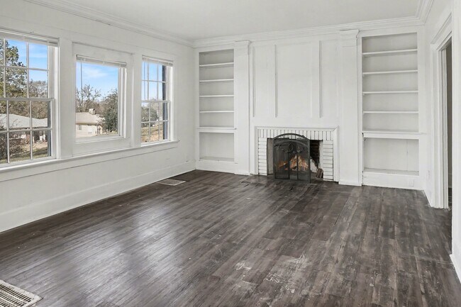 Building Photo - 1811 Fairfax Ave