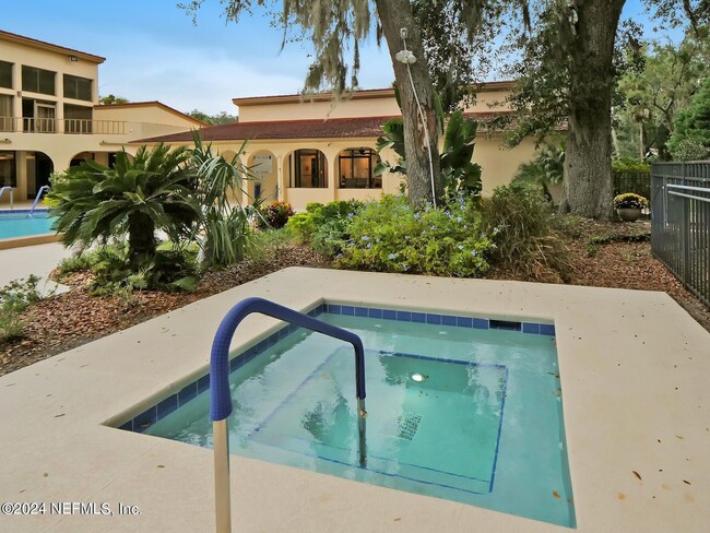 Building Photo - 1820 Sevilla Blvd W